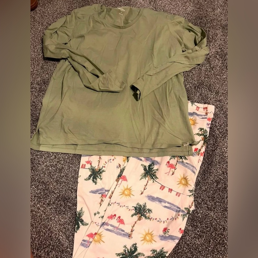 Burts Bees - Adult Holiday PJs - Size M